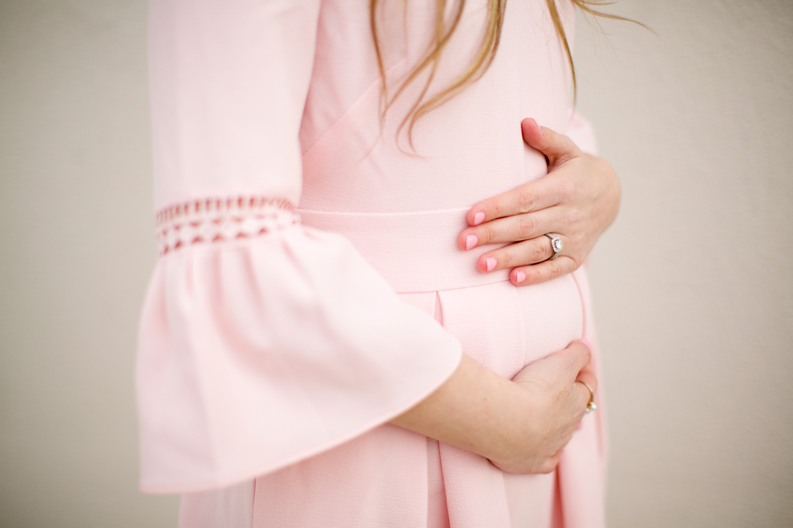 We officially have some news! Can you guys what it is? Chicago Motherhood Blogger Happily Inspired is sharing her joyous news with this perfect pregnancy announcement. 