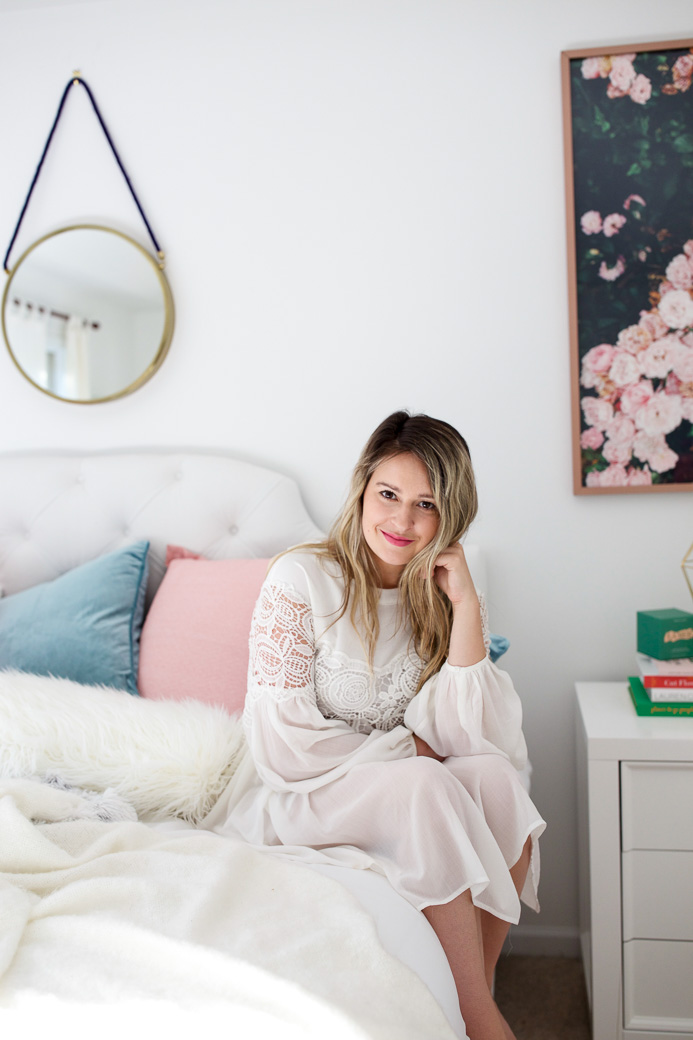Who else loves a great bedroom makeover? Chicago Lifestyle Blogger Happily Inspired is sharing her chic bedroom makeover. See it here!