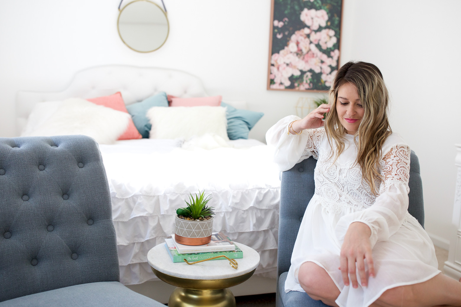 Who else loves a great bedroom makeover? Chicago Lifestyle Blogger Happily Inspired is sharing her chic bedroom makeover. See it here!