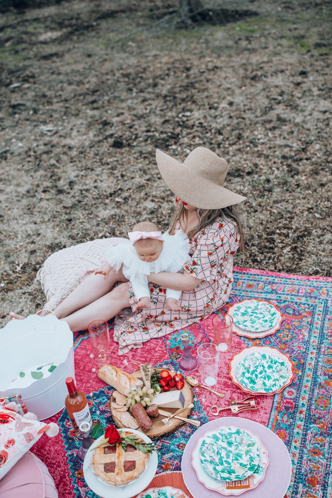 Chicago lifestyle blogger Happily Inspired is sharing the most colorful, bright, and fun Mother’s Day Picnic set up. Think all things bright and colorful!