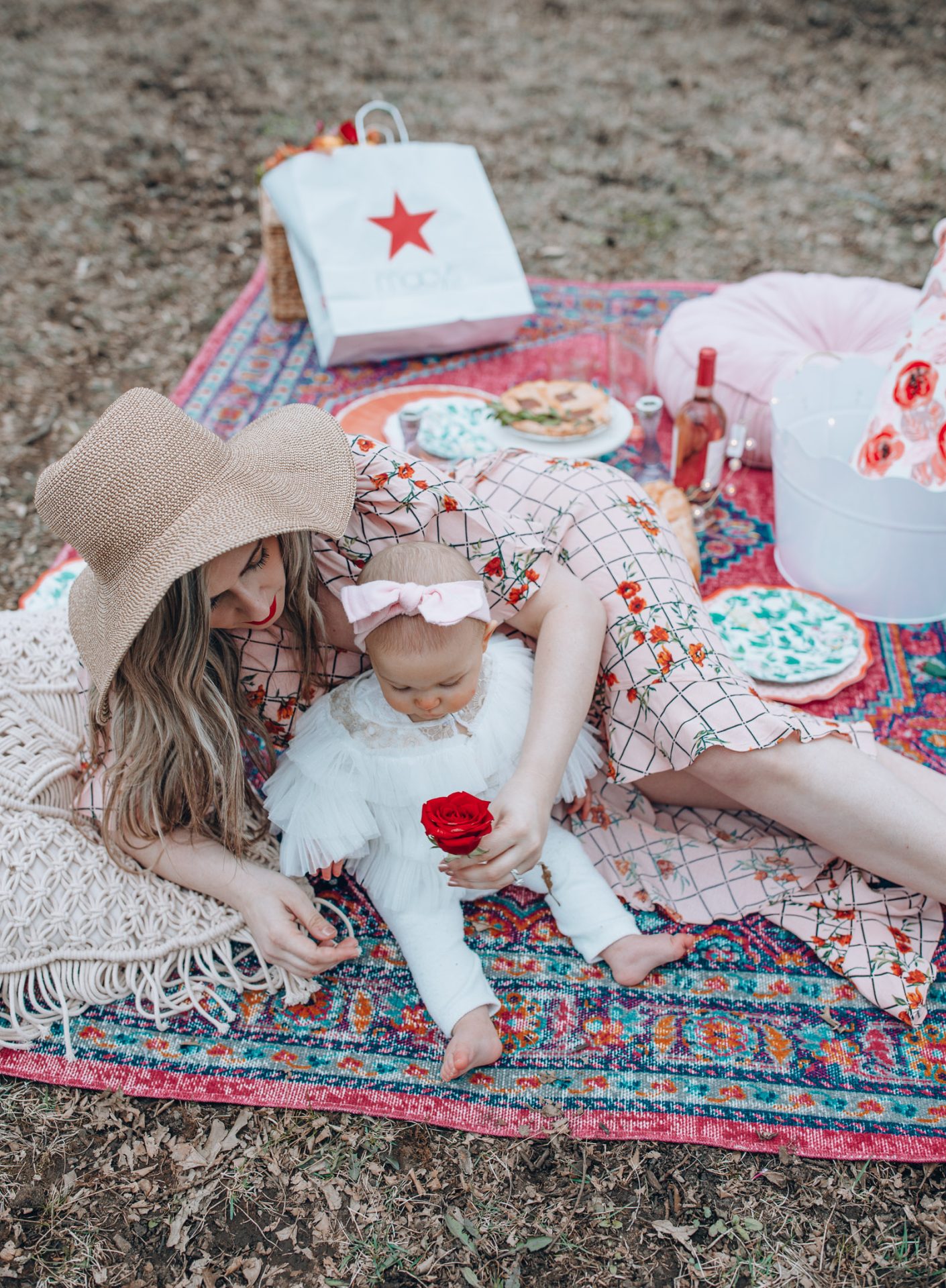 Chicago lifestyle blogger Happily Inspired is sharing the most colorful, bright, and fun Mother’s Day Picnic set up. Think all things bright and colorful!