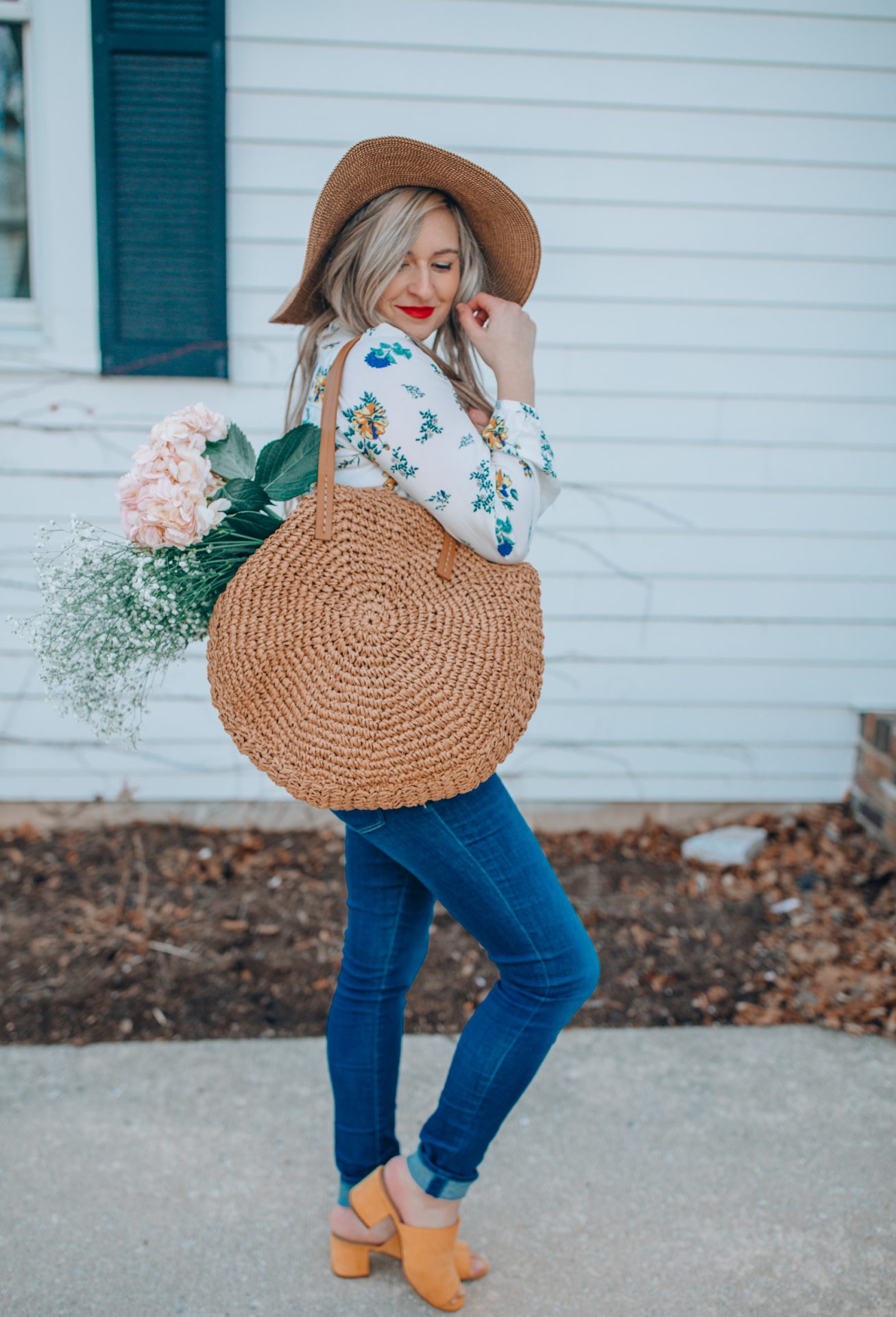 Chicago fashion blogger Happily Inspired is sharing the best straw bags under $100! Straw bags are a seasonal staple & effortless to take from day to night!