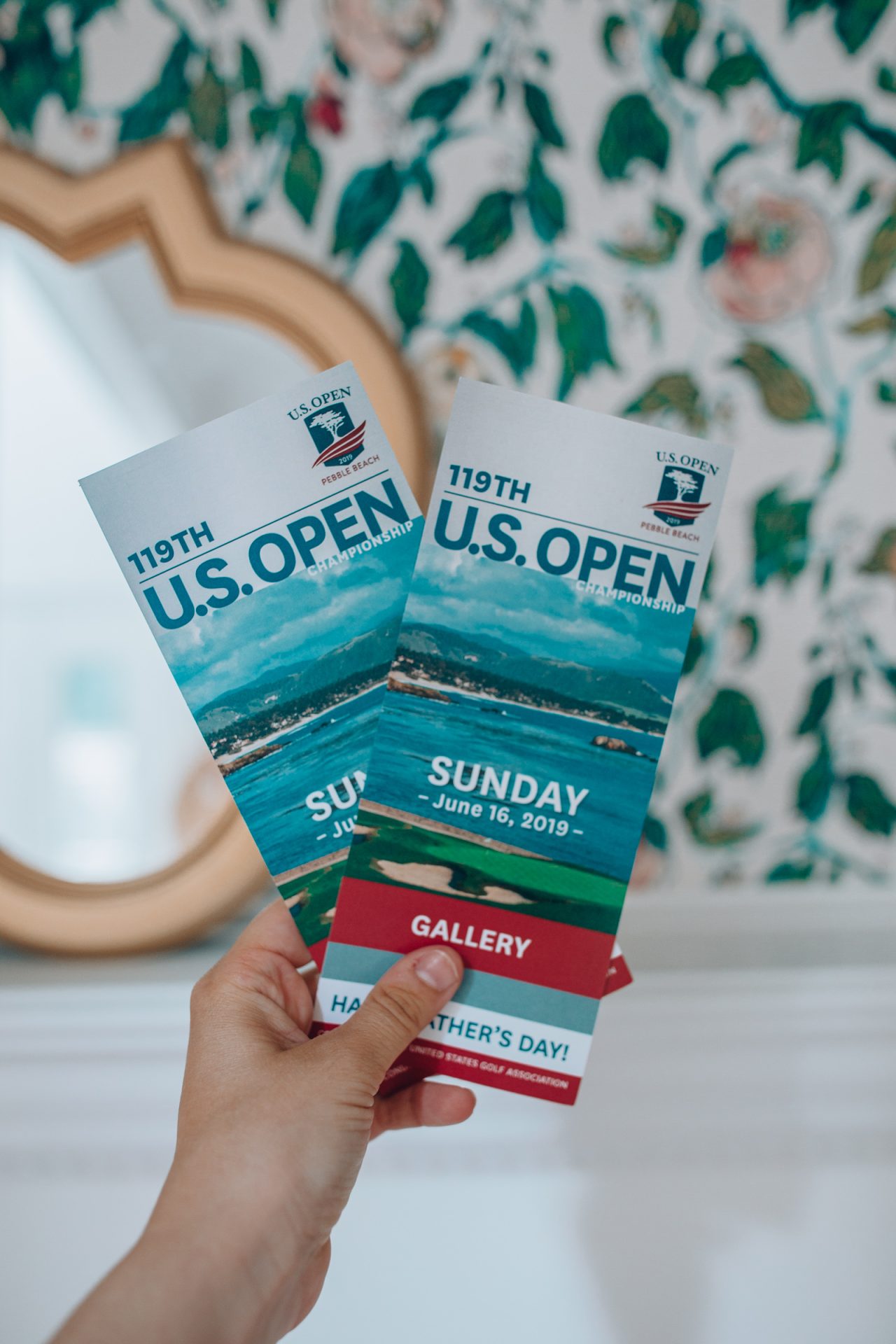 Chicago lifestyle blogger Happily Inspired is rounding up her favorite gifts for my fellow last-minute shoppers in this father's day gift guide.