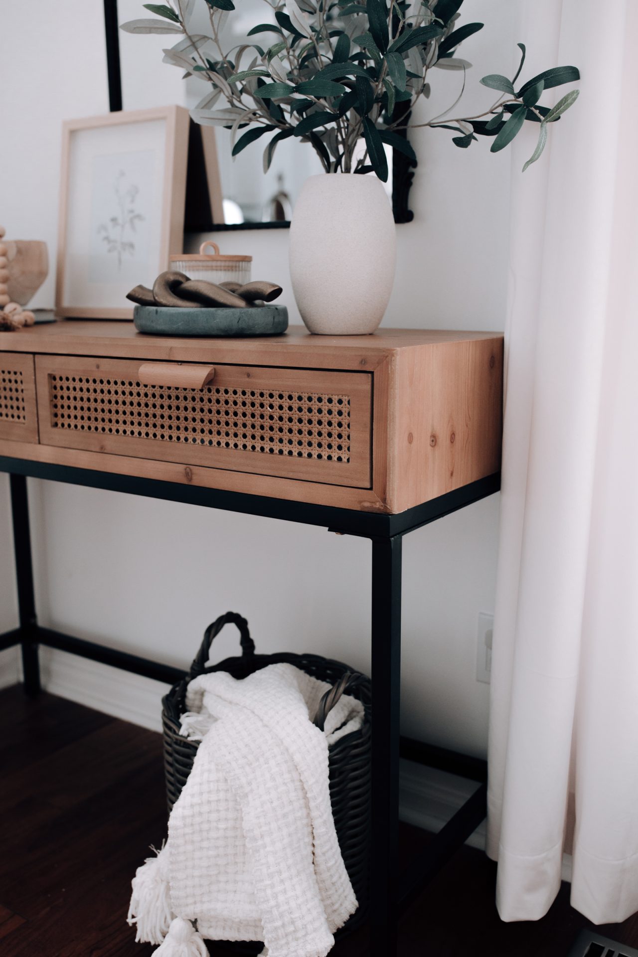 How to Decorate a Console Table 