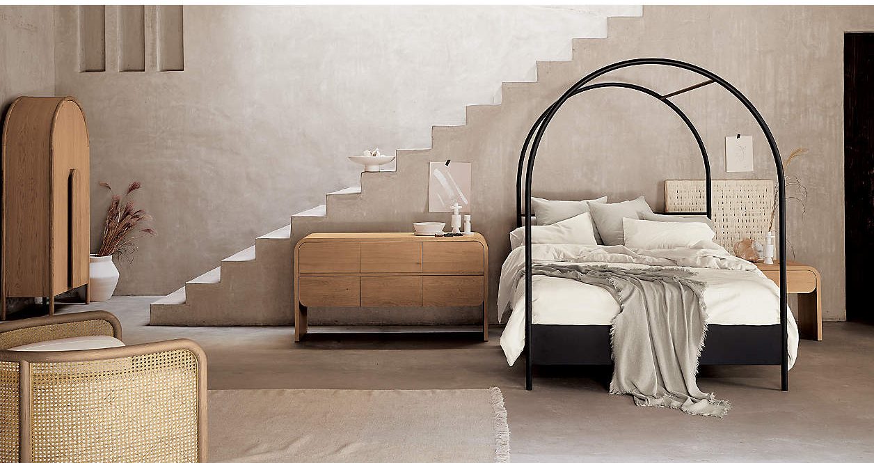 canopy bed